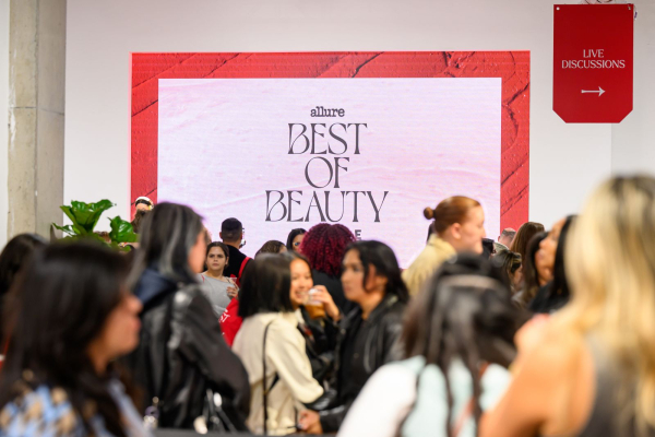 Wide shot of the crowd at best of beauty live event